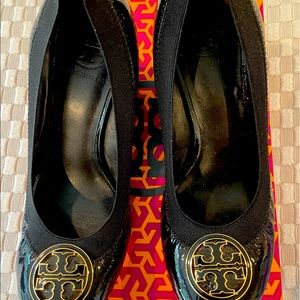 Tory Burch Wedges Black patent leather size 7